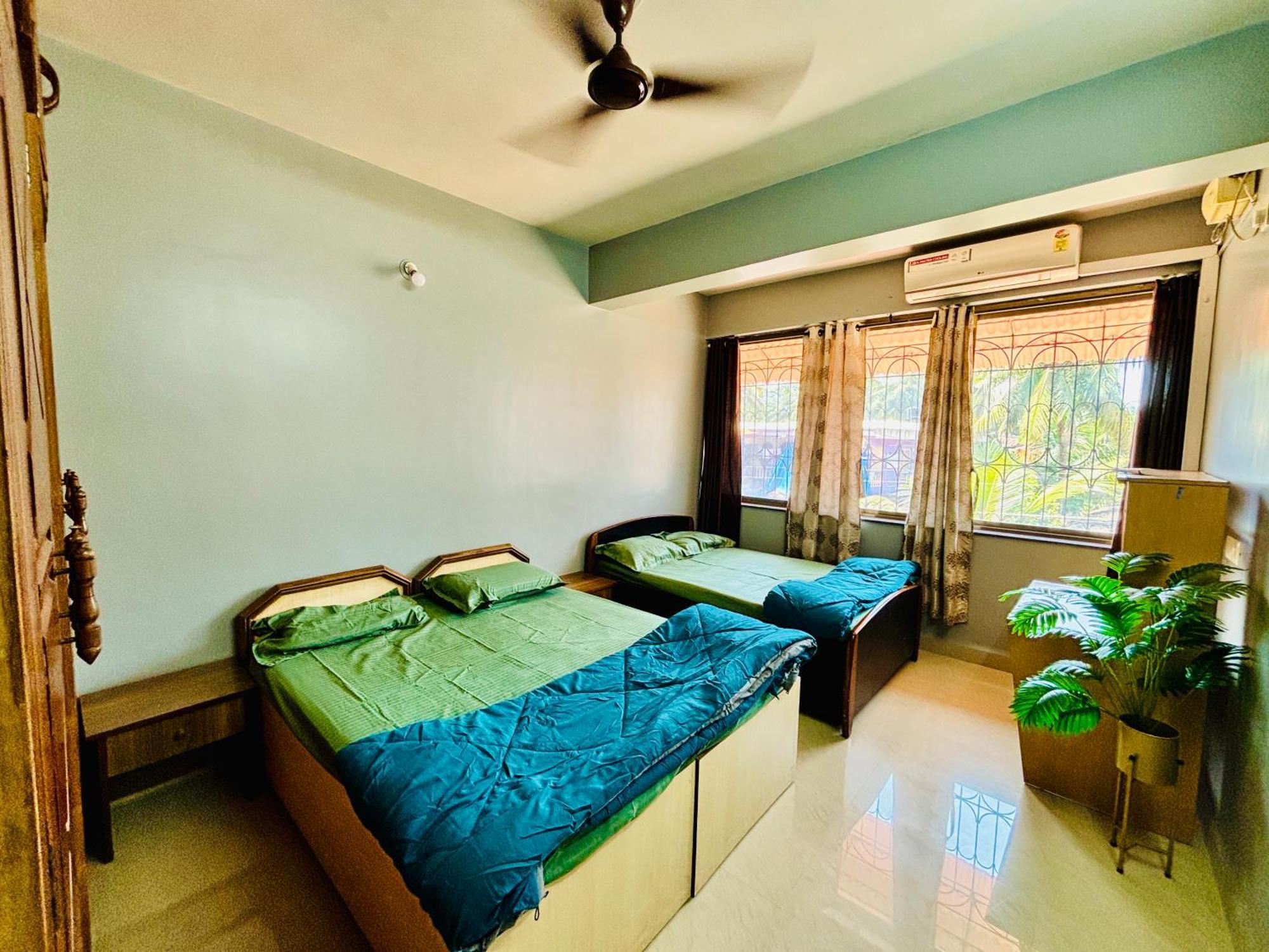Apartment Luxurious 2bhk Serviced 5 Mins Walk From Goa